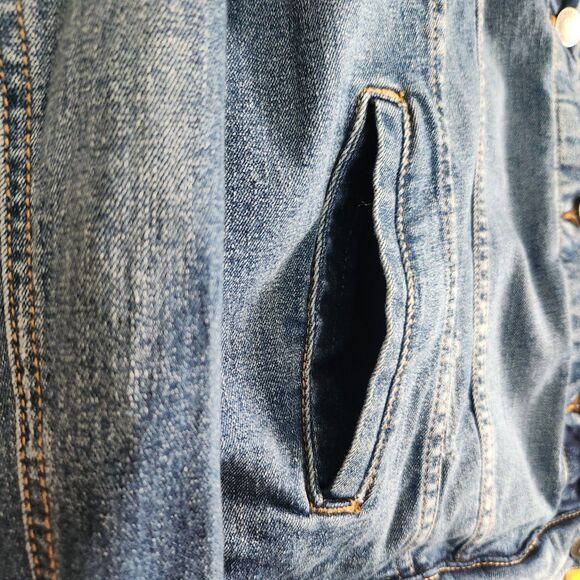 Torrid Women's Denim Jacket Plus Size 2 Medium Wash Stretch Long Sleeve Trucker - Picture 6 of 12